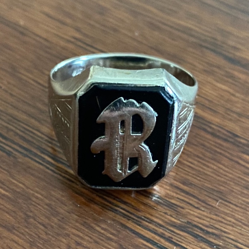 14k White Gold Vintage Black Onyx “R” Initial Ring